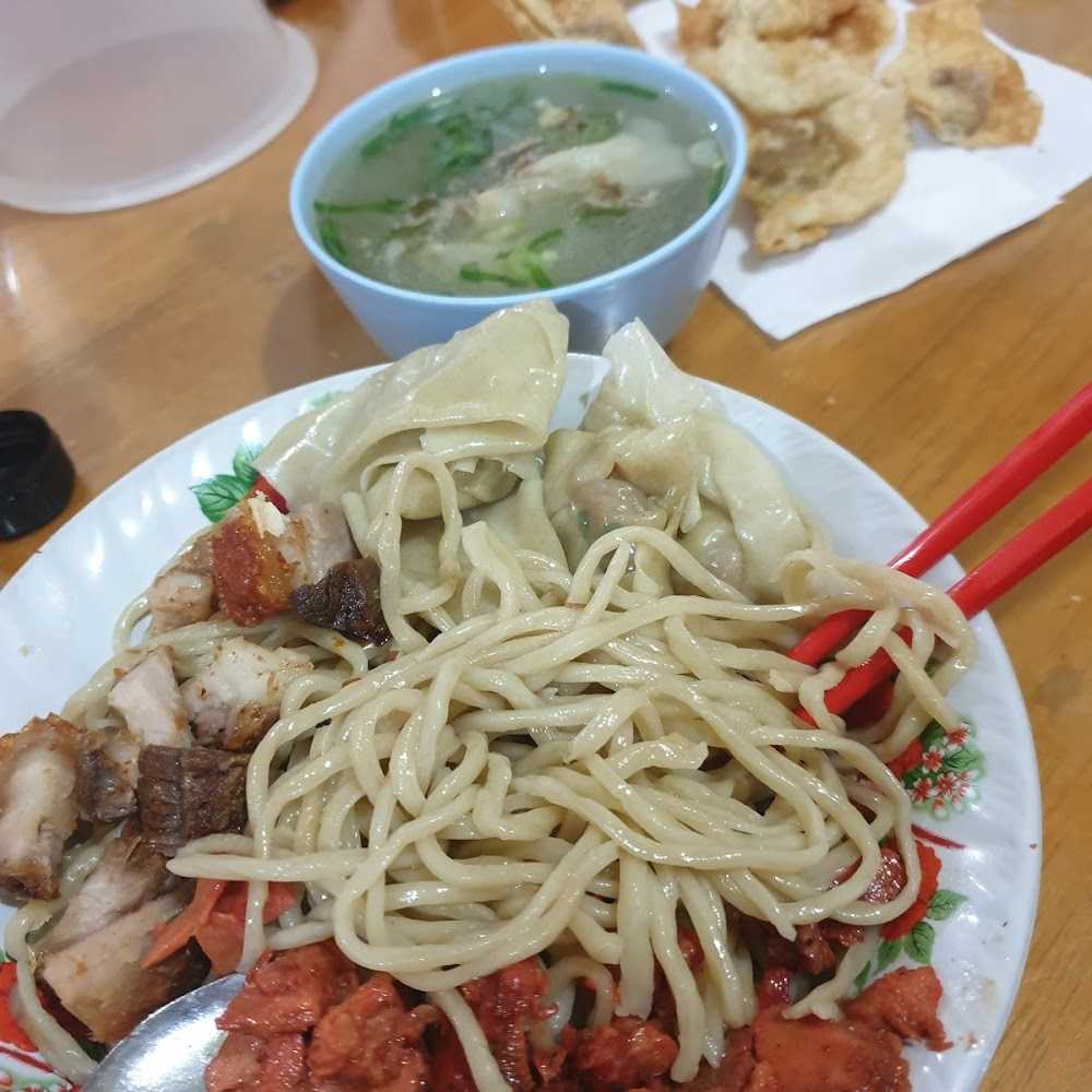 Kuliner Pusat Pangsit Mie Palu