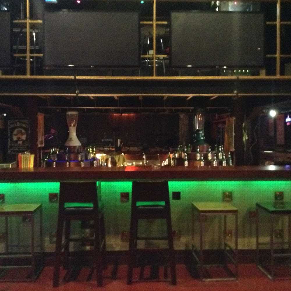 Kuliner Albero Music Bar and Lounge