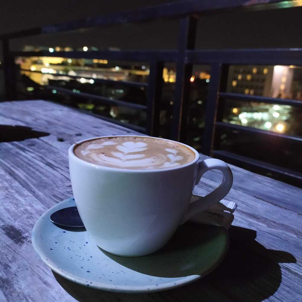 Kuliner Exit Roofbar