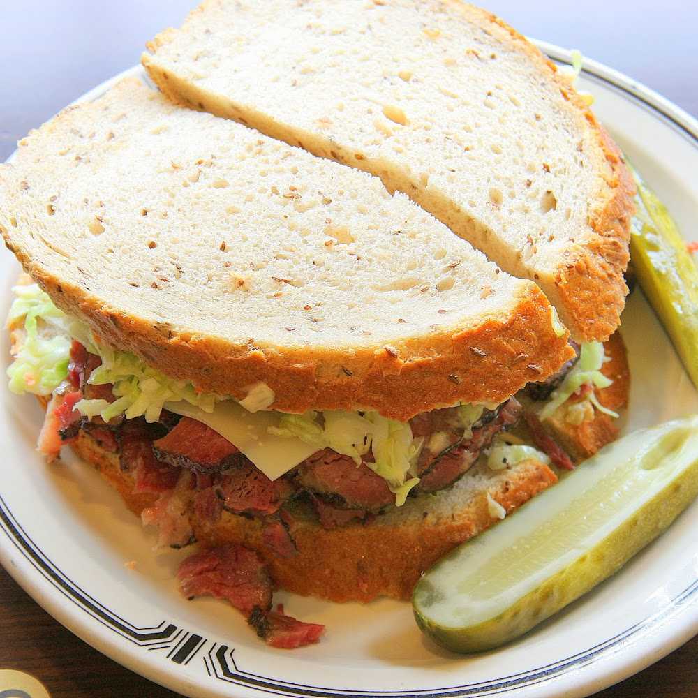 Kuliner Langer's Delicatessen-Restaurant