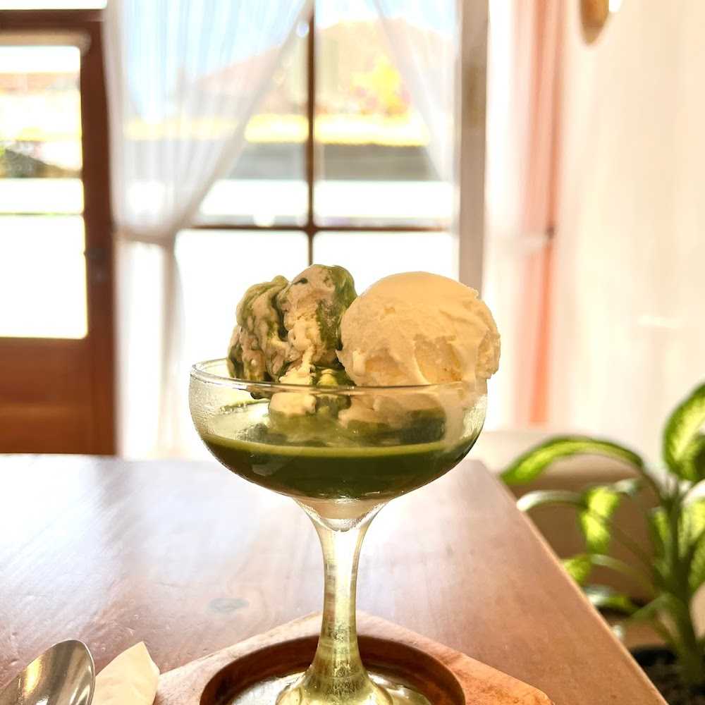 Kuliner The Porch Cafe