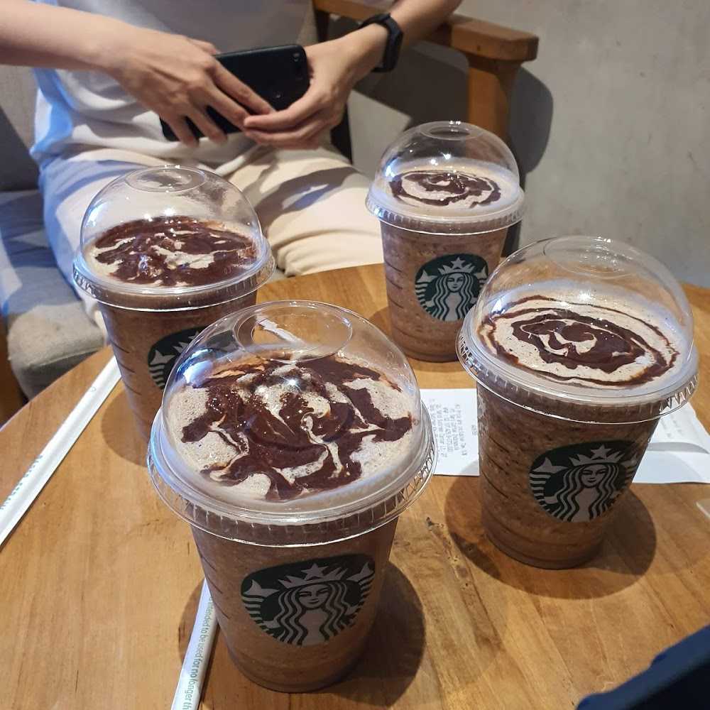 Kuliner Starbucks - Legian