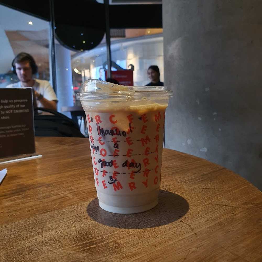 Kuliner Starbucks Kuta Beachwalk 2