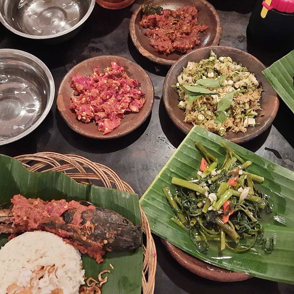 Kuliner Waroeng Spesial Sambal "SS" Teuku Umar