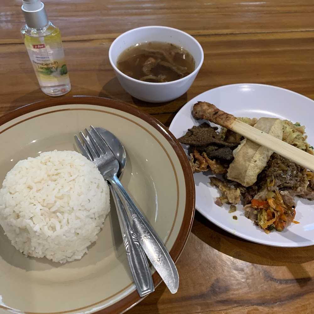 Kuliner Warung Babi Guling Sarinadi Kerobokan