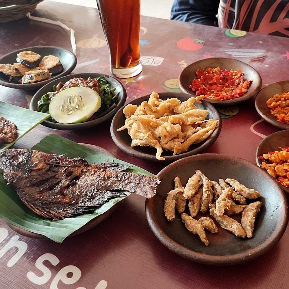 Kuliner Warung Babi Guling Pande Egi