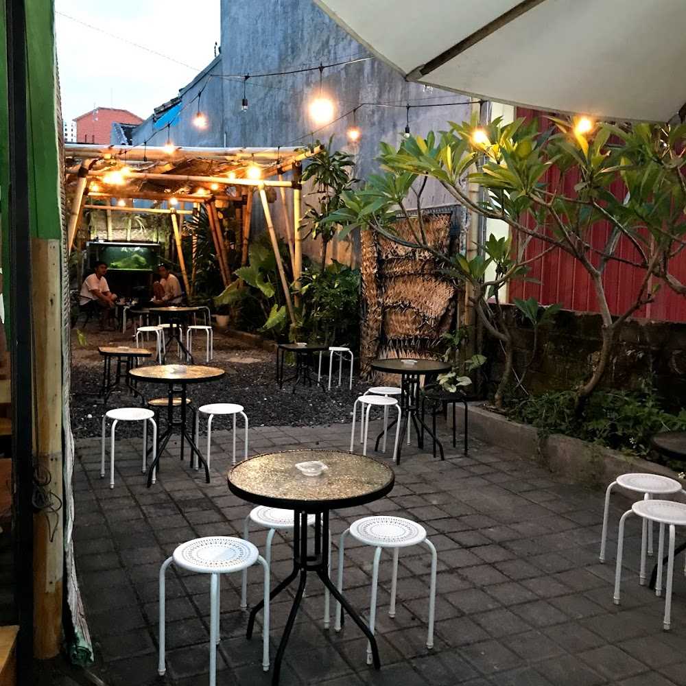 Kuliner The Porch Cafe