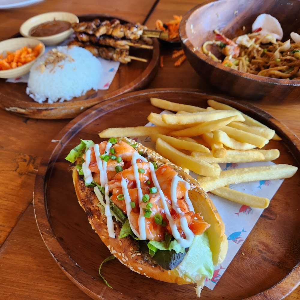 Kuliner Roosterfish Beach Club