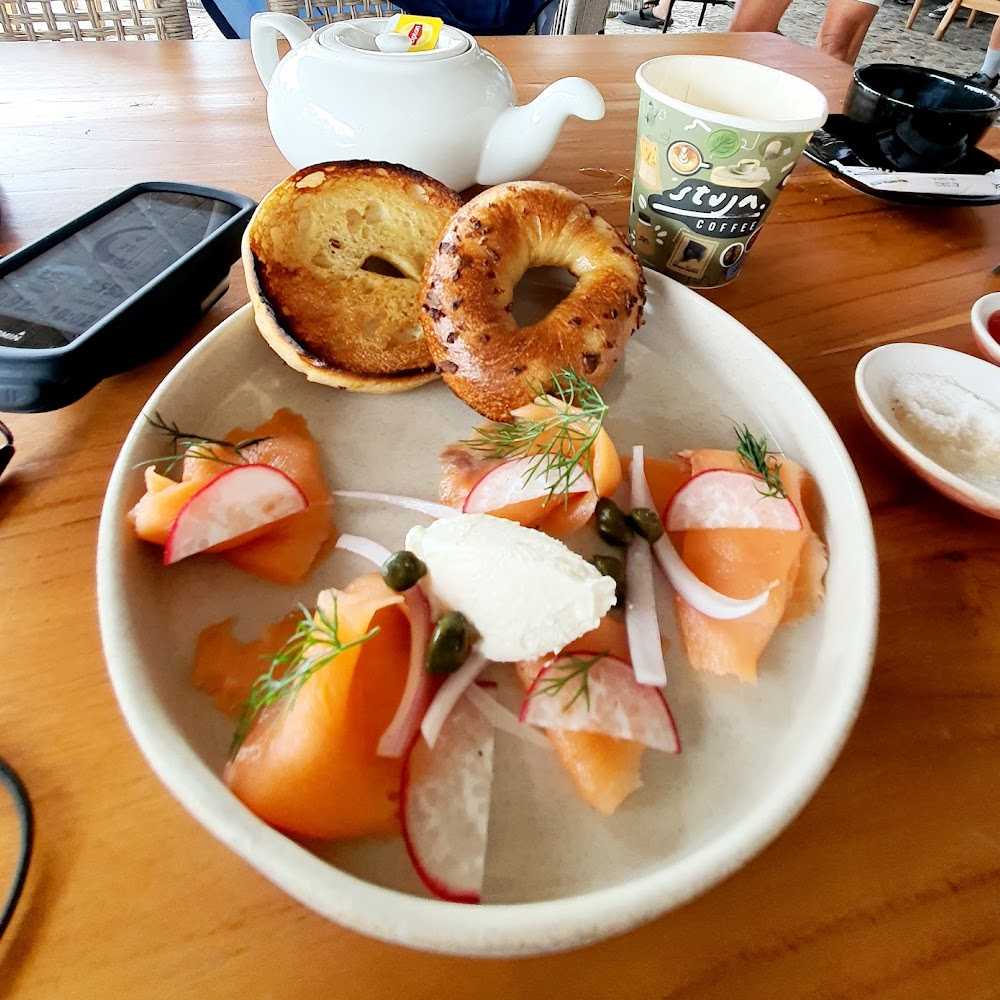 Kuliner Stuja Di Pantai