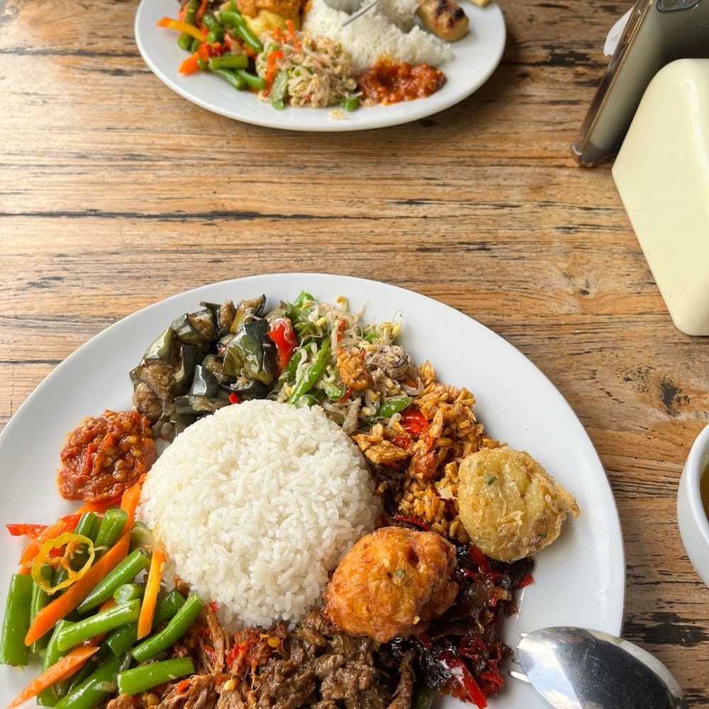 Kuliner Warung Babi Guling Pande Egi