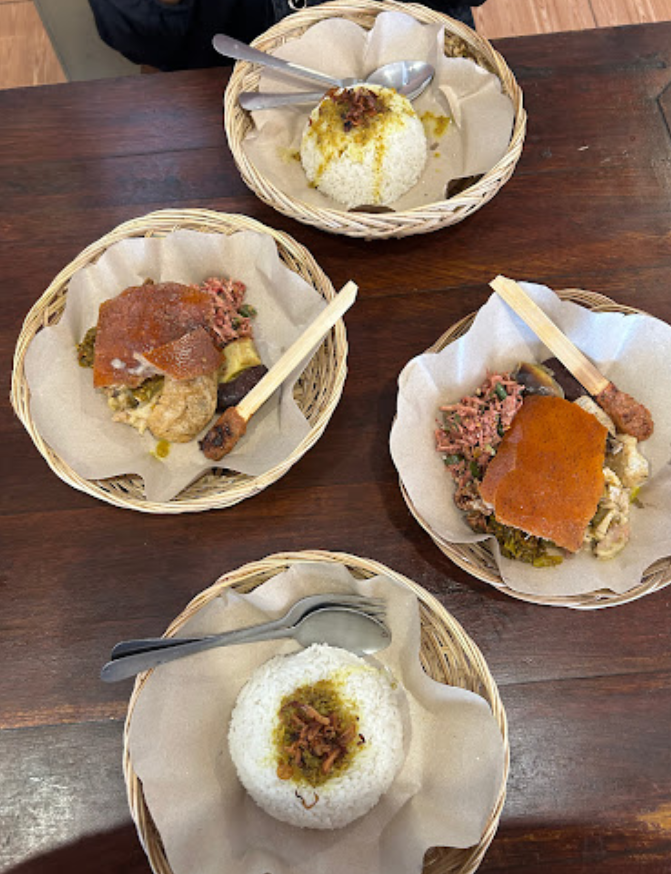 Kuliner Babi Guling Putra Celagi Bangun Lemah Denpasar