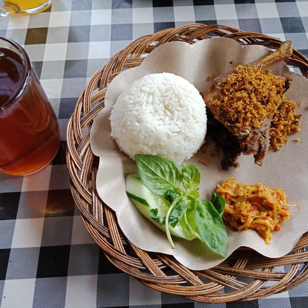 Kuliner Bebek Sinjay A. Yani
