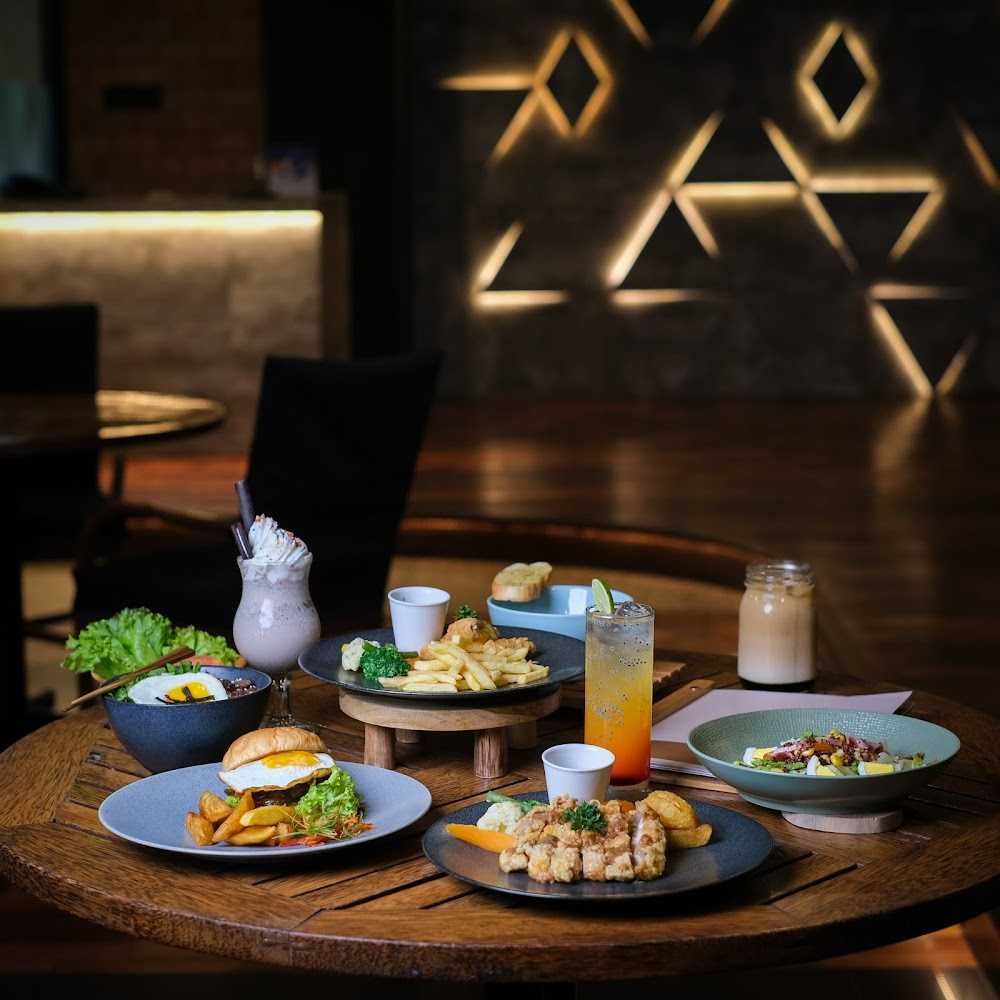 Kuliner Starbucks Coffee Solo Square