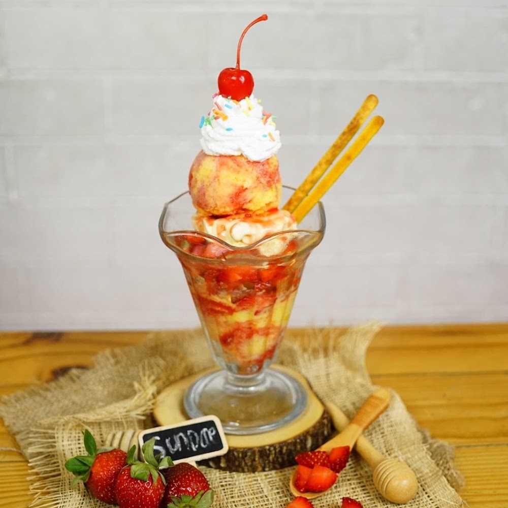 Kuliner Cyrano Cafe and Boba Bar