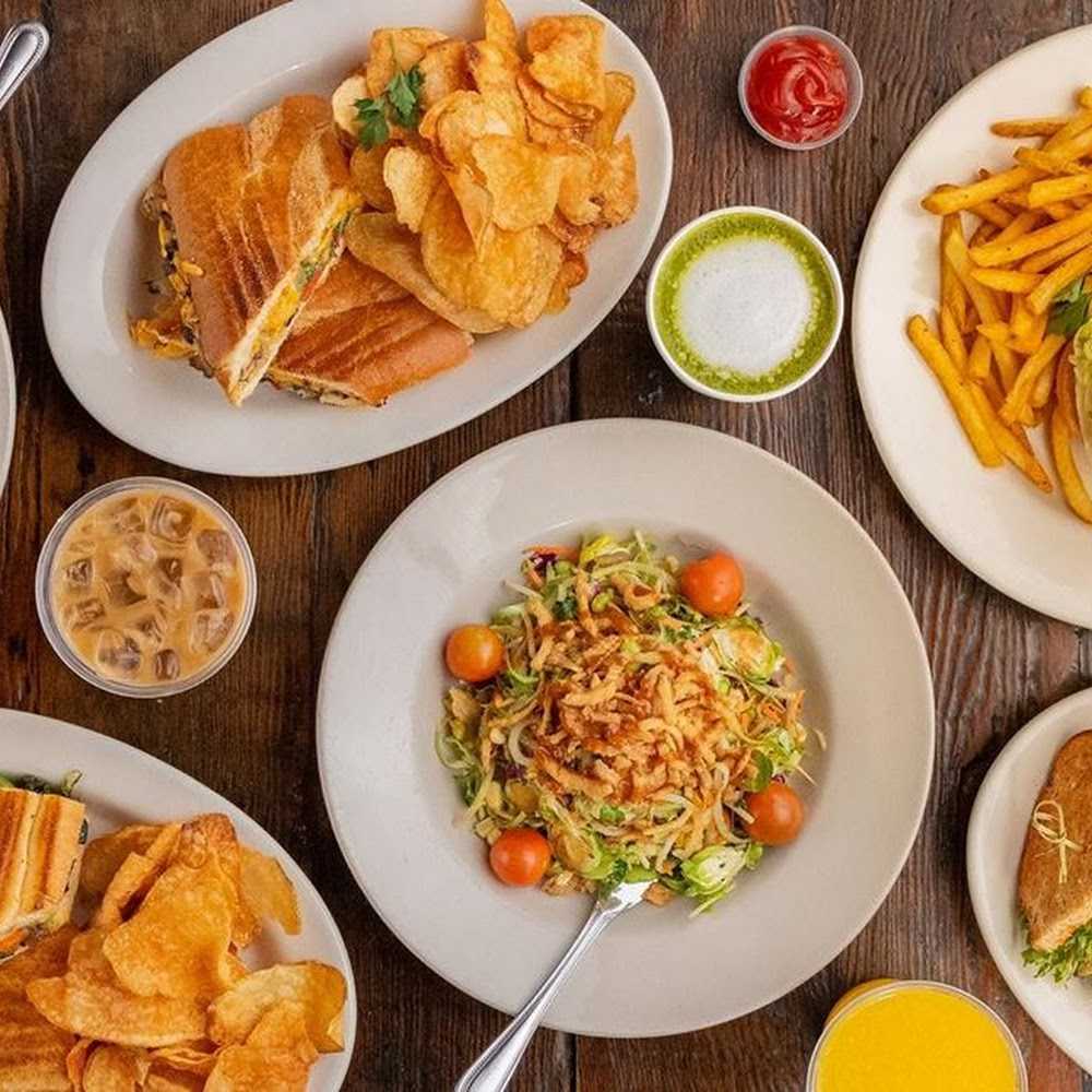 Kuliner L.A. Cafe (Open Daily 6am - 3am)