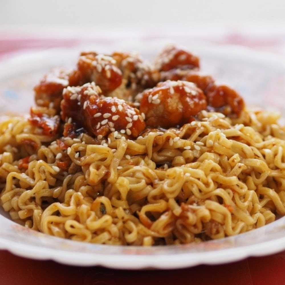 Kuliner Mie Nuklir Warung Kekinian